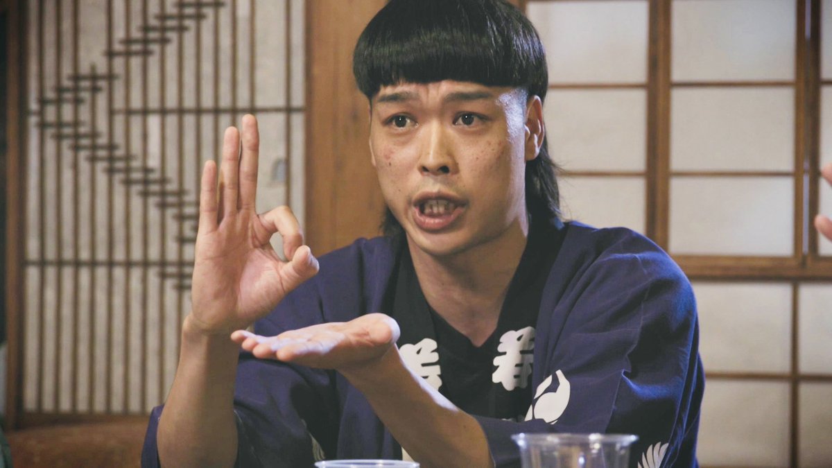 yoru_manzai's tweet photo. 【最終話｜夏祭り】TVer配信中⛩️
▶️https://t.co/eIaE8wO5O5

「真ん中は神様の通り道やから。」

祭り本部で迷子の少年を預かったエースとジケ。神社のお参りの作法を説明するジケだったが、エースにはどうしても納得できないことがあって——。

#バッテリィズ
#ナツノマンザイ https://t.co/weQcf7GZ3U
