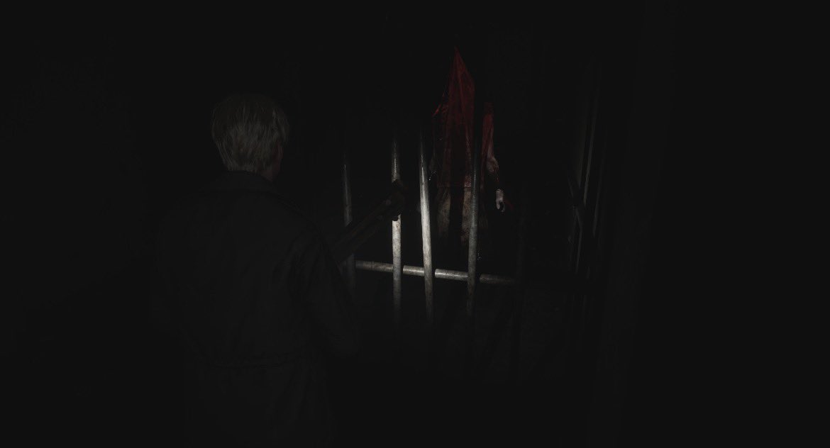 Y0UTHONE's tweet photo. WAIT PYRAMID HEAD IS FROM THIS GAME??? https://t.co/AK5z5wVslB