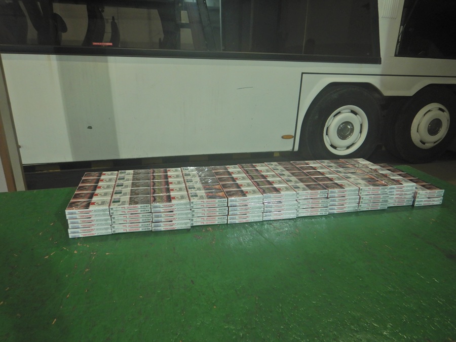 KAS_Lublin's tweet photo. 📢 Czterech kierowców 🚌 próbowało przemycić z 🇧🇾 do 🇵🇱 blisko 1,1 tys. paczek 🚬, a kierowca🚚- 40 kg tytoniu do fajki wodnej.
Nielegalne wyroby wykryli podczas kontroli pojazdów funkcjonariusze SCS z #Terespol i #Koroszczyn.
więcej👉https://t.co/ZtTLjcjrJM https://t.co/meJ5N977p3