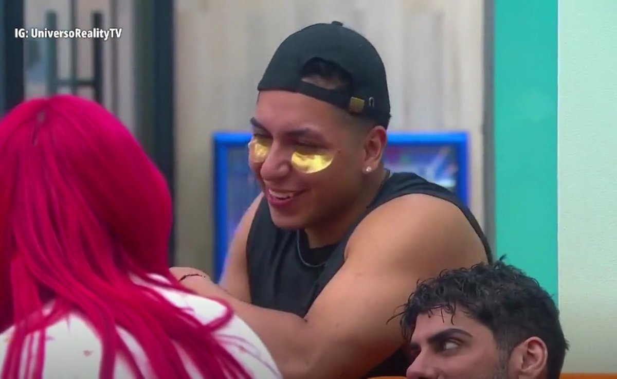 EmZkPr's tweet photo. ¡Con Karina no, gato pendejo!

Ayer Ese Pérez preguntándole si aún tenía pene y ahorita riéndose con Aldo de que Fede iba a dormir con un hombre vestido de mujer o uno de los monstruos de los backrooms.

#LCDLFMx4 #LaCasaDeLosFamososMéxico #LaCasaDeLosFamososMx https://t.co/I2JtQipoFD
