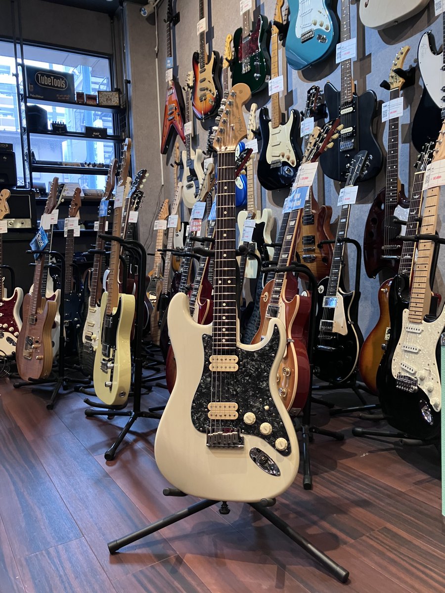 used】Fender / American Double Fat Stratocaster 個性的なルックスの
