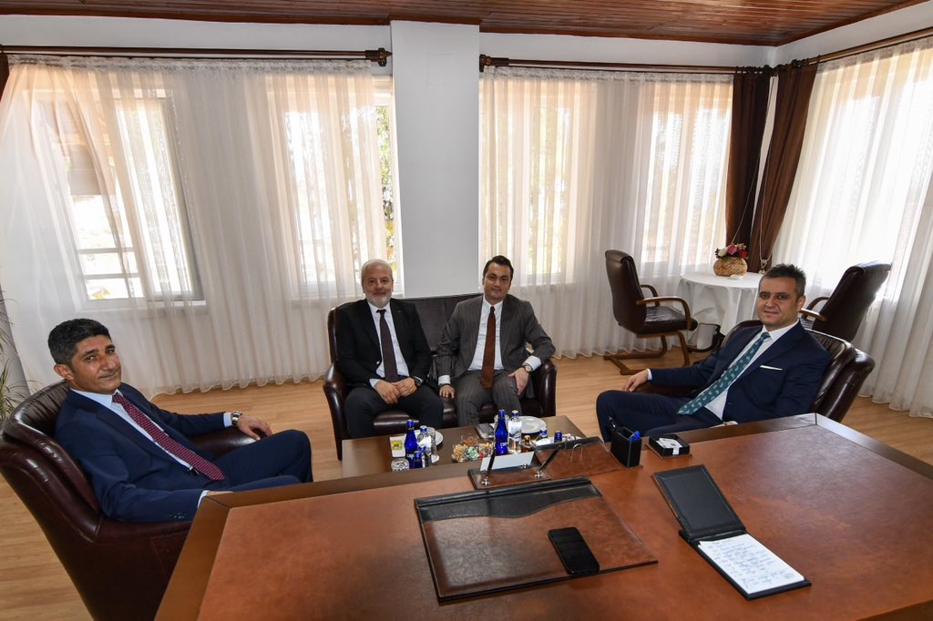 SagerTuran's tweet photo. Alanya Kaymakamımız Sayın Şakir Öner Öztürk ile birlikte, Alanya Cumhuriyet Başsavcılığı görevine atanan Sayın Abdullah Sert ve Alanya Adliyesi Adalet Komisyonu Başkanı Sayın Sadık Çimen’i Rektörlük makamımızda ağırlamaktan memnuniyet duydum. https://t.co/odqvck0KSn