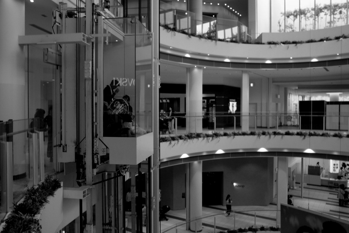 wao_camera's tweet photo. 西宮ガーデンズ
RICOH CX6
#ricoh #オールドコンデジ #cx6
#monochrome https://t.co/OtjJPW18Jk