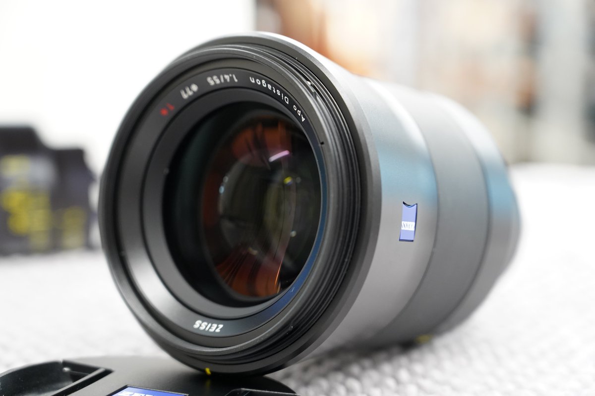 wattmann_cm_sjs's tweet photo. こんにちは🌞
ワットマンカメラ新宿サブナード店です。

Otus 55mm f1.4 ZF.2 が入荷しました📸
妥協のない解像力、ZEISSらしい立体感。
光学系の状態もよく素敵な1本です💛
お持ち頂き、誠にありがとうございます。

グランドオープンは8/1(土)！
皆さまのご来店を心よりお待ちしております📷 https://t.co/ZxxC3FGpVc