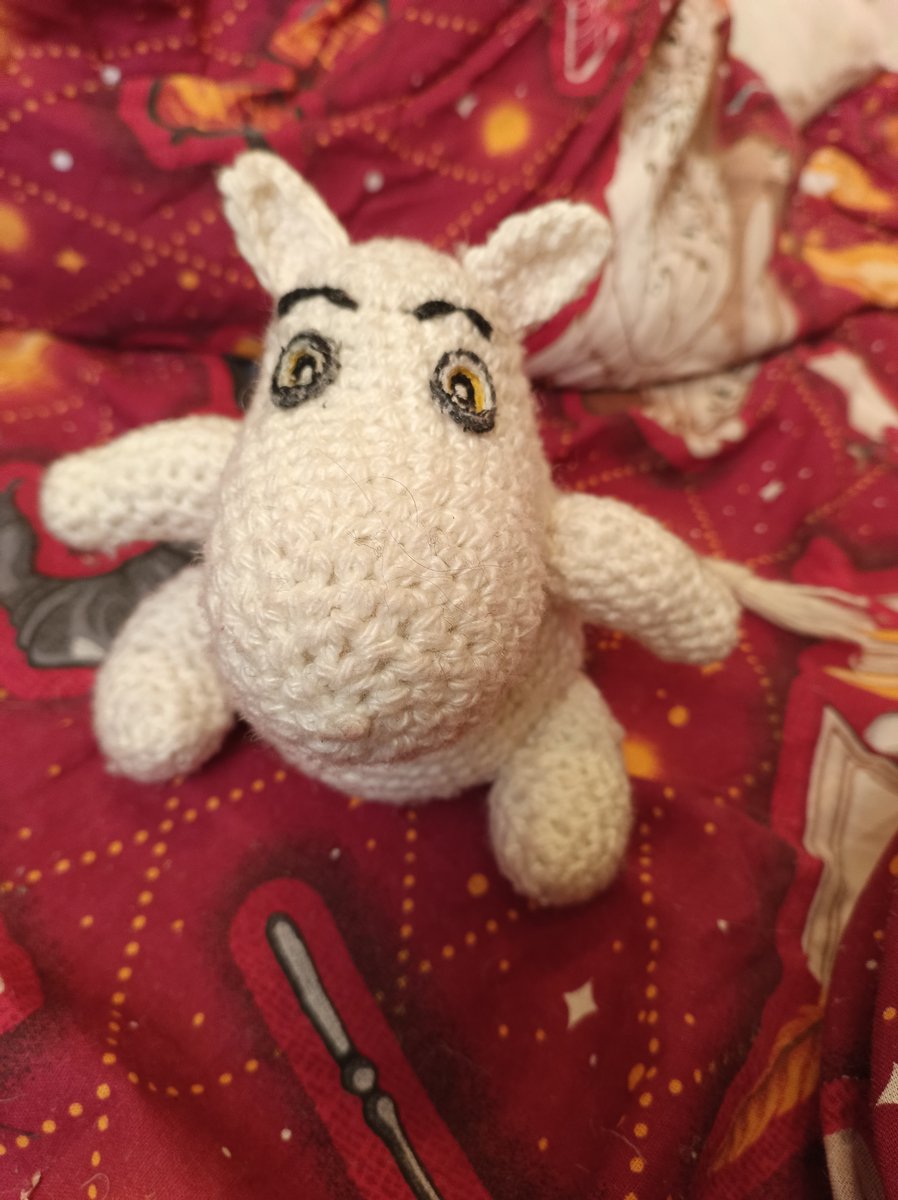 AkiyaPercy's tweet photo. i made Moominpappa, and he's so funny lol, he looks angry because of his eyebrows and it's funny haha
#moomins #moomin #moominpappa #fanwork #knitting https://t.co/4SiRvIO4RC