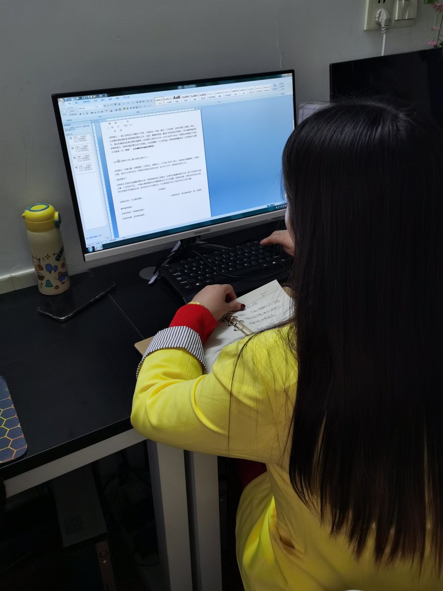 CarliAltma2x9z's tweet photo. 今日参与《职场高效沟通》培训，干货满满，get到3个实用表达技巧，下周就能用在对接工作里～ https://t.co/mJFxvux0VX
