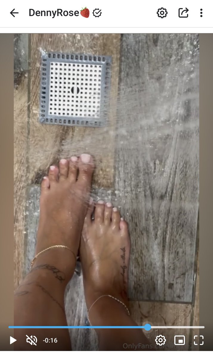 ddrose26's tweet photo. Sono così bagnati, così lisci…  Pensi a cosa potrei fare con loro? Se vuoi scoprirlo, sai dove trovarmi.
Nuovo video online 👇🏼 
https://t.co/JdTlJjJsvd

#feet #bath #feetpics #feetlovers #pedicure #italiangirl #feetfetish #onlyfansfeet https://t.co/J6NKHHnrVe