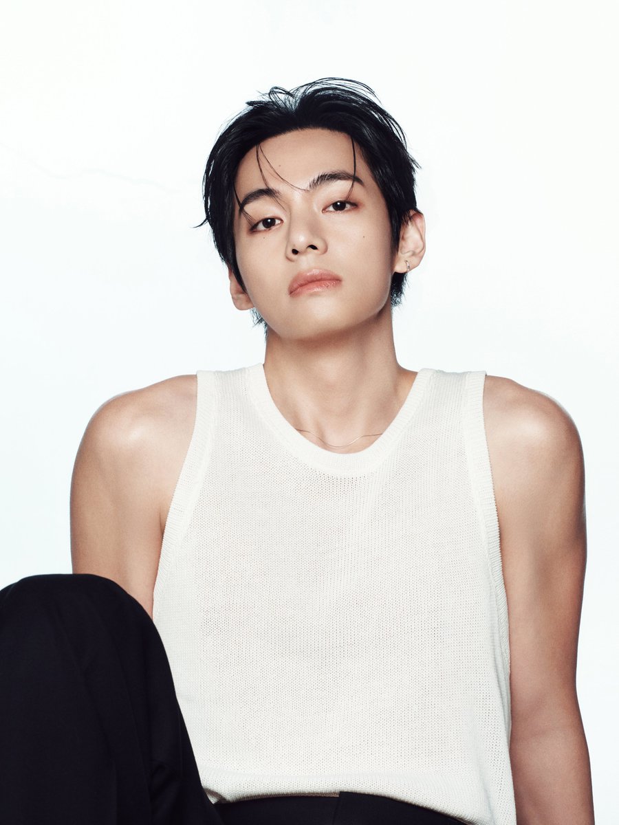 WORLDMUSICAWARD's tweet photo. #V looks irresistibly gorgeous for #TIRTIR! 💪🕺🏻✨💫🌟😍🔴 🧴🗽🇺🇸❤️‍🔥👑💜

❤️𝗜𝗡 𝗧𝗛𝗘 𝗛𝗘𝗔𝗥𝗧 𝗢𝗙 𝗡𝗘𝗪 𝗬𝗢𝗥𝗞 🗽
 Let your unforgettable moments shine even longer✨

TIRTIR AMBASSADOR TAEHYUNG 
V FACE OF TIRTIR 
#TaehyungxTIRTIR 
#VxTIRTIRGLOBAL https://t.co/2DF5xVNqgP