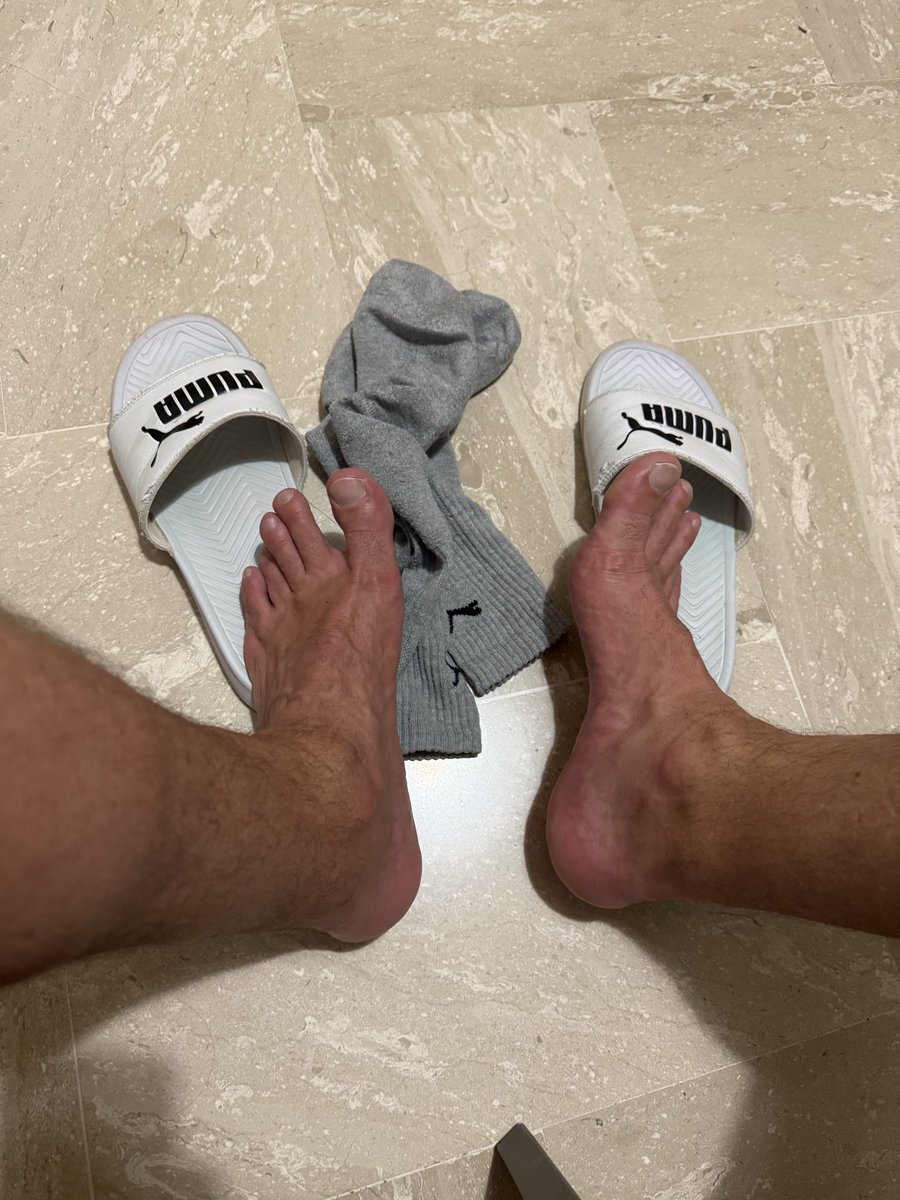leoneleoneleon3's tweet photo. @pinqbriq Sweaty and stinky. Size 10US https://t.co/P3hcFxhxmr