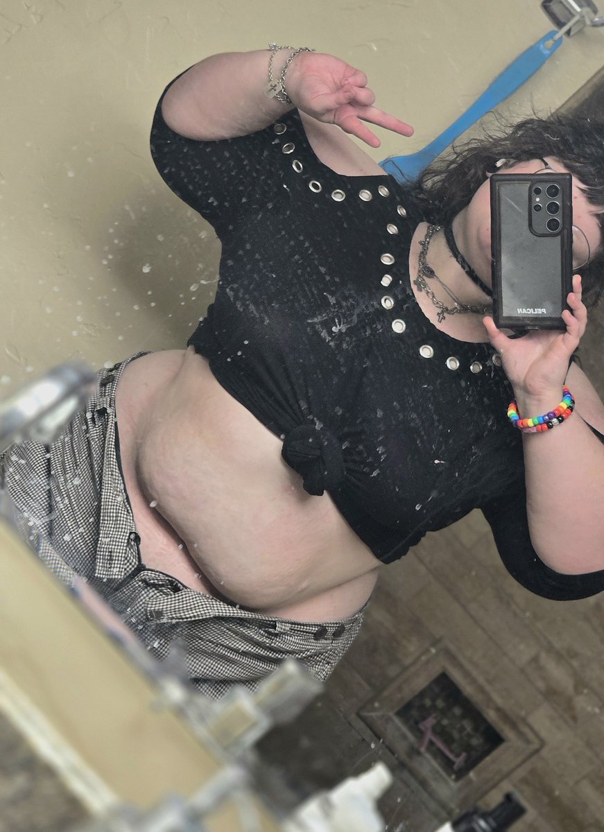 all4salem's tweet photo. Tummmmy https://t.co/gQ5xSCYX6f
