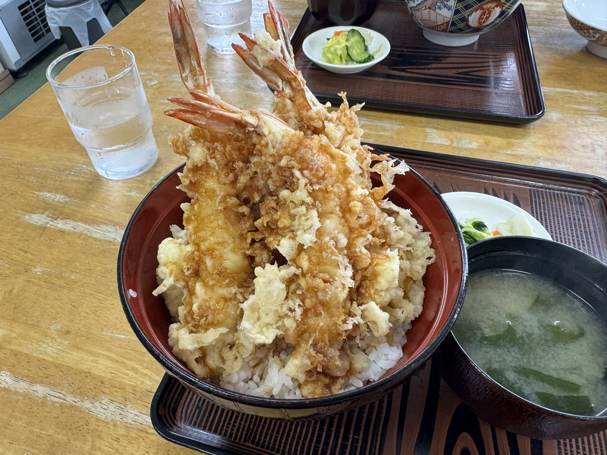 kentaro_sg's tweet photo. 久しぶりにドライブインで食事。エビ天丼と天丼美味しかった。昆布ソフトクリームも美味🍦 https://t.co/iN6Xv5lNg2