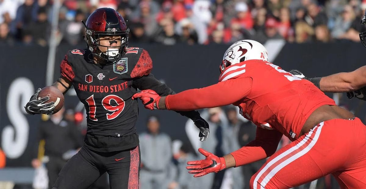 10YearsAgoCFB's tweet photo. ESPN's Mountain West forecast puts Boise State and San Diego State on a collision course for the 2016 title. The Aztecs return Donnel Pumphrey, the FBS active career rushing leader.

Can a Group of Five champion force its way into the New Year's Six again? https://t.co/vxCvT0oQL4