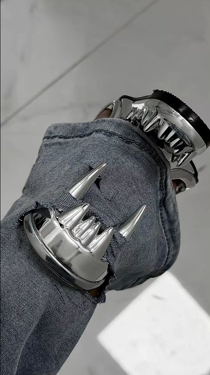 onetruelave's tweet photo. monster teeth heels https://t.co/8dJ3ppsx9i