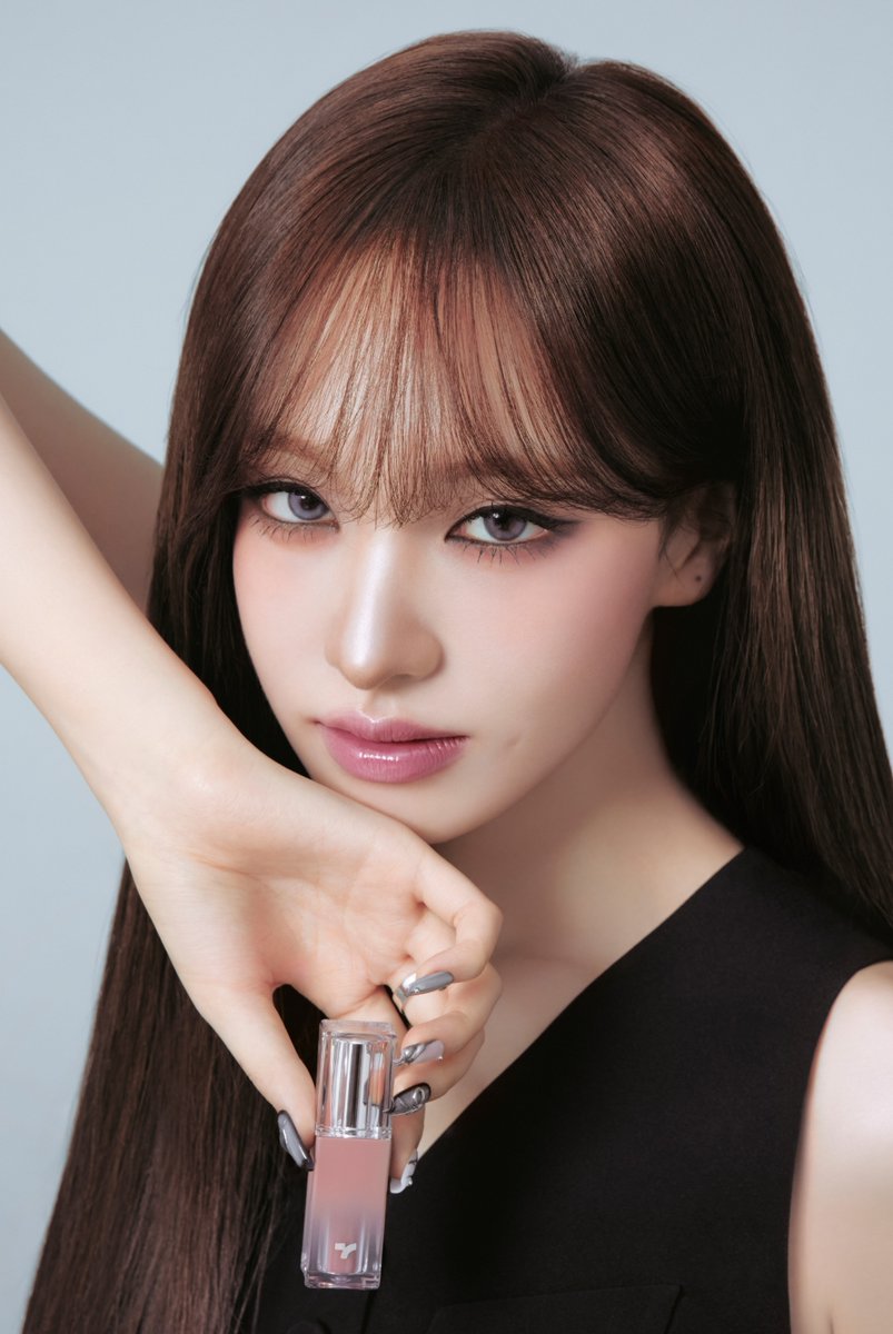 tonymoly_x's tweet photo. 블랙냥 아 아니 팀장님..🐈‍⬛
시럽틴트 신상 올리브영 런칭 승인 부탁드립니다

(리즈팀장님 픽은 19 던 모브 시럽이래요) https://t.co/oWpToGZvYS
