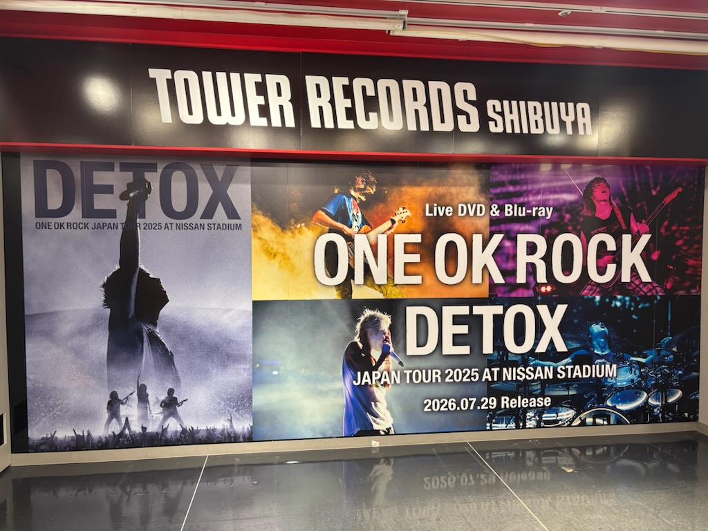 TOWER_Shibuya's tweet photo. 【#ONEOKROCK】
Live Blu-ray&DVD
『ONE OK ROCK DETOX JAPAN TOUR 2025 
AT NISSAN STADIUM』
本日入荷日となりました🎊

大迫力、圧巻のステージ。
日産スタジアムでワンオクが起こした
伝説的な夜がついに映像化！！！

明日から開催予定だった大型パネル展が
本日より開催となってますので
ぜひお立ち寄りください💫

ご来店お待ちしております🙌(168)