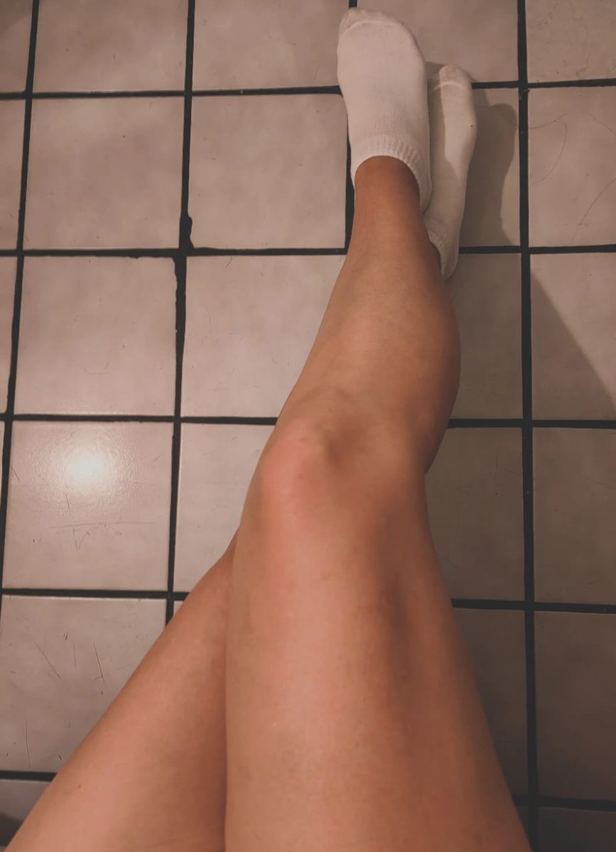 MadelRayoSt7's tweet photo. Buen ejercicio de pierna y algo más, gracias Rosita...
A descansar.
"Apaga la mente y enciende los sueños."
EL ÚLTIMO EN SOÑAR, QUE APAGUE LA LUNA 🌙 RAYITO💜 https://t.co/mEEN8b1TSe