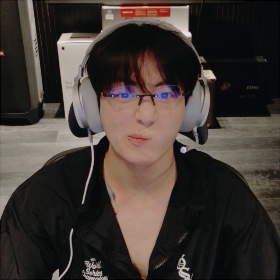 loveforku's tweet photo. my pretty pretty boy :> https://t.co/YPKvHgrT5v