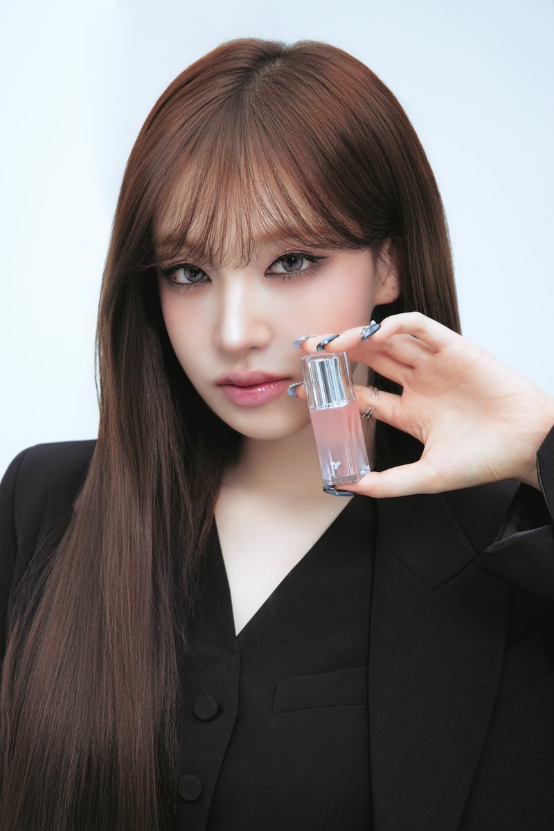 tonymoly_x's tweet photo. 블랙냥 아 아니 팀장님..🐈‍⬛
시럽틴트 신상 올리브영 런칭 승인 부탁드립니다

(리즈팀장님 픽은 19 던 모브 시럽이래요) https://t.co/oWpToGZvYS