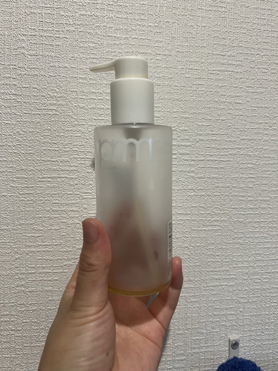 ShuCosme's tweet photo. プリメラのクレンジング使い心地良かったです！ただロムアンドの眉マスカラが落ちづらかった印象。泡立って洗顔まで出来ちゃうの楽すぎた。
ビュースタのクリーム使い心地好きだった！あっという間に無くなりました🫩
日焼け止めめちゃ好きです。。🥺
デイリーパックひたひた↓
#使い切りスキンケア https://t.co/ItDE3JYXqe
