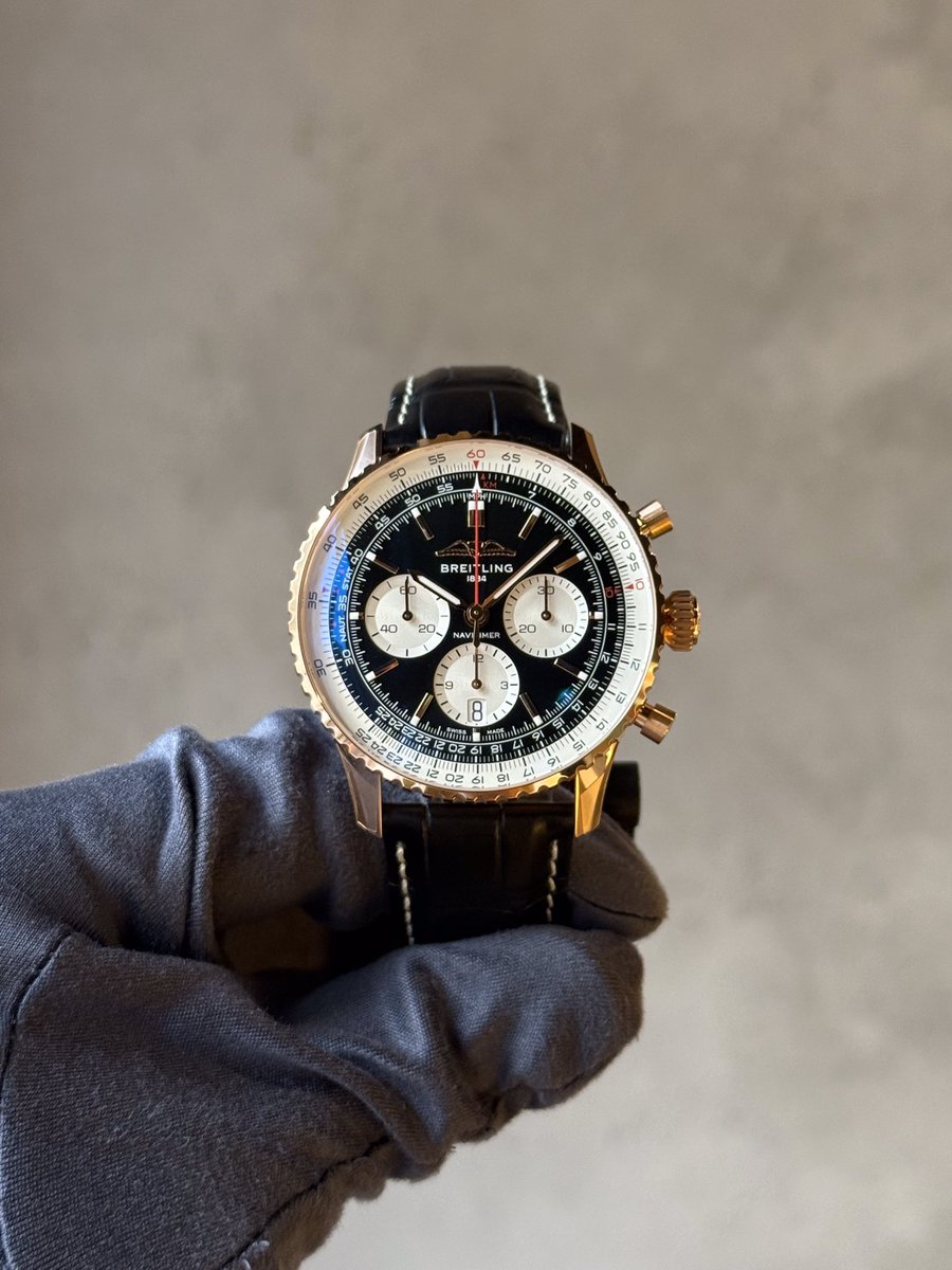 oreno_breitling's tweet photo. ブライトリングを代表するナビタイマー✨
クラシックとスポーティーを兼ね備えたブラック文字盤✈︎
そこへ18Kレッドゴールドが加わり高級感が追加されます👑
デザインは発売当初からほとんど変わらず、長い歴史をそのまま感じられます❤️‍🔥

#ブライトリング https://t.co/SXn2owGewS