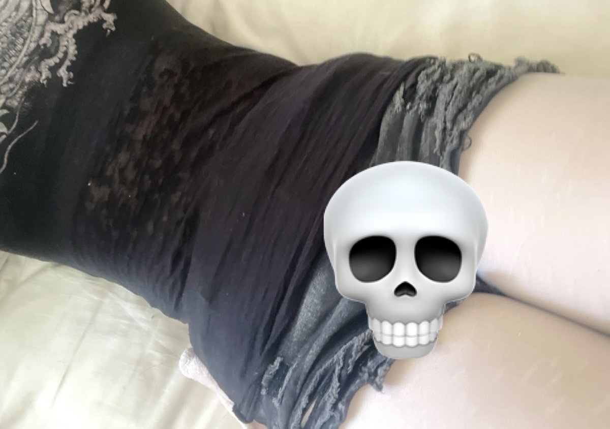 asoulonhigh's tweet photo. #bodycheck after doing nothing but bp this entire month bloated as hell you can see how much bigger ive gotten especially my thighs 😑 #fatspo https://t.co/nNEaZEk8an
