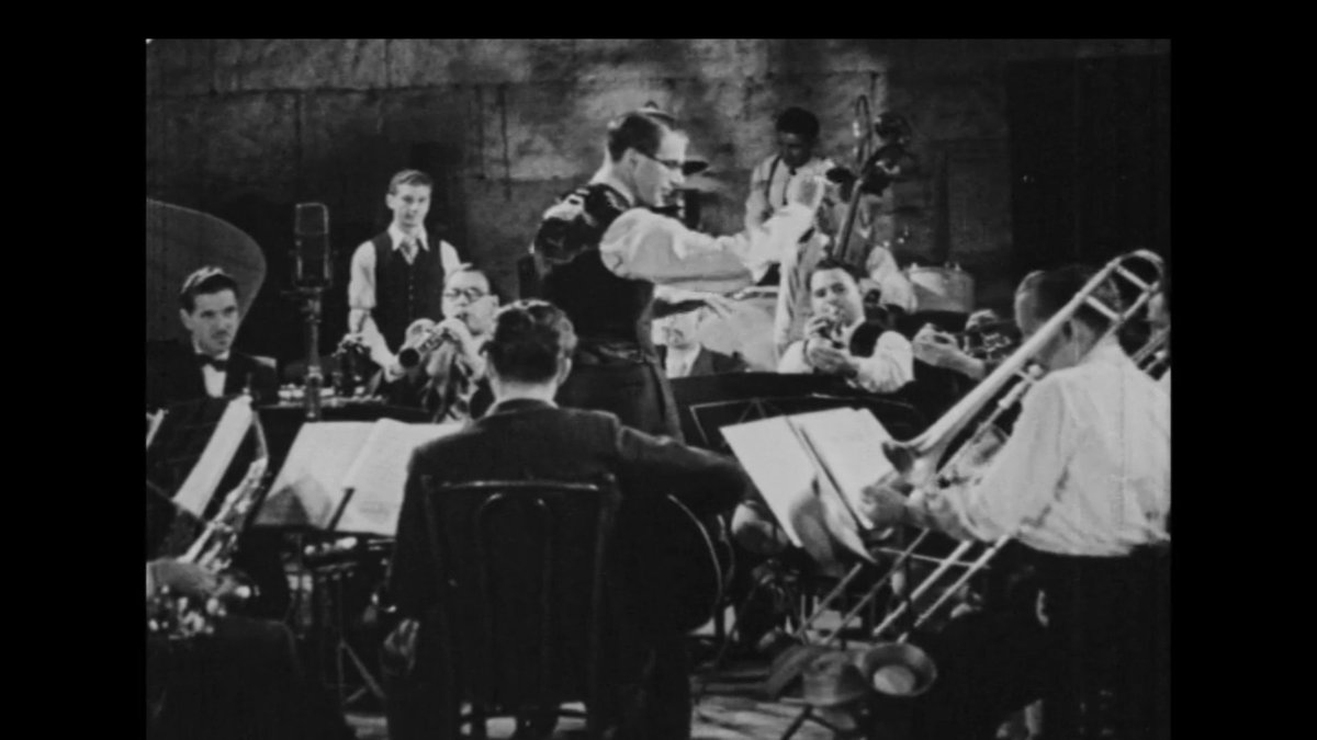TalkingPicsTV's tweet photo. A fascinating short fantasy musical film featuring #HenryHall and his Orchestra.
HAPPY IN THE MORNING (1938) 7:30am on #TPTV https://t.co/JTSwwvpuFI