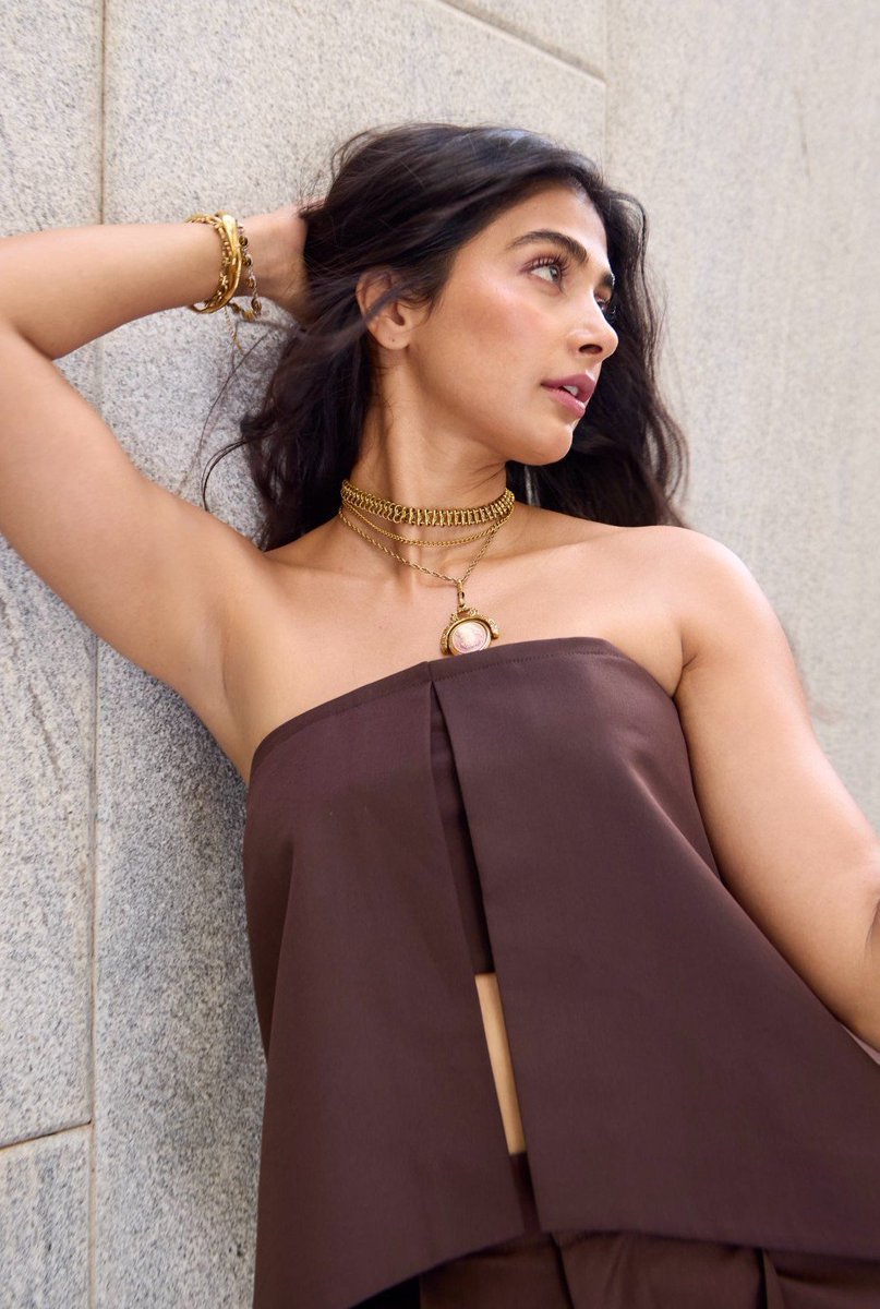 eversinceseenn's tweet photo. Pooja be like ~ Chocolate is ready, cum and lick it https://t.co/oUNhQh5zU3