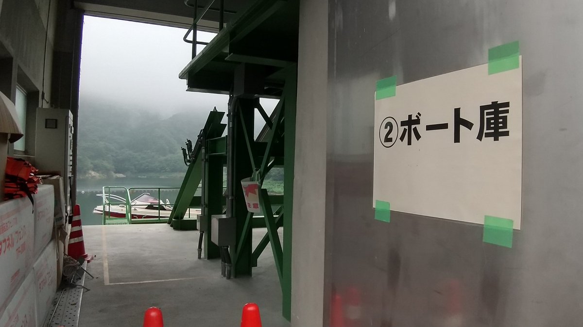 risette3435's tweet photo. 東荒川ダム見学会に来ました😊
今日はいつもより気温が低く、監査廊の中が一段と寒かったです🎵
今回は特別に、利水放流管から放流していますとのことでした。
確かに東荒川ダムが吐いている様子はあまり見られないかも☺️
#東荒川ダム #栃木県 #森湖 https://t.co/2Kujc8a2v4