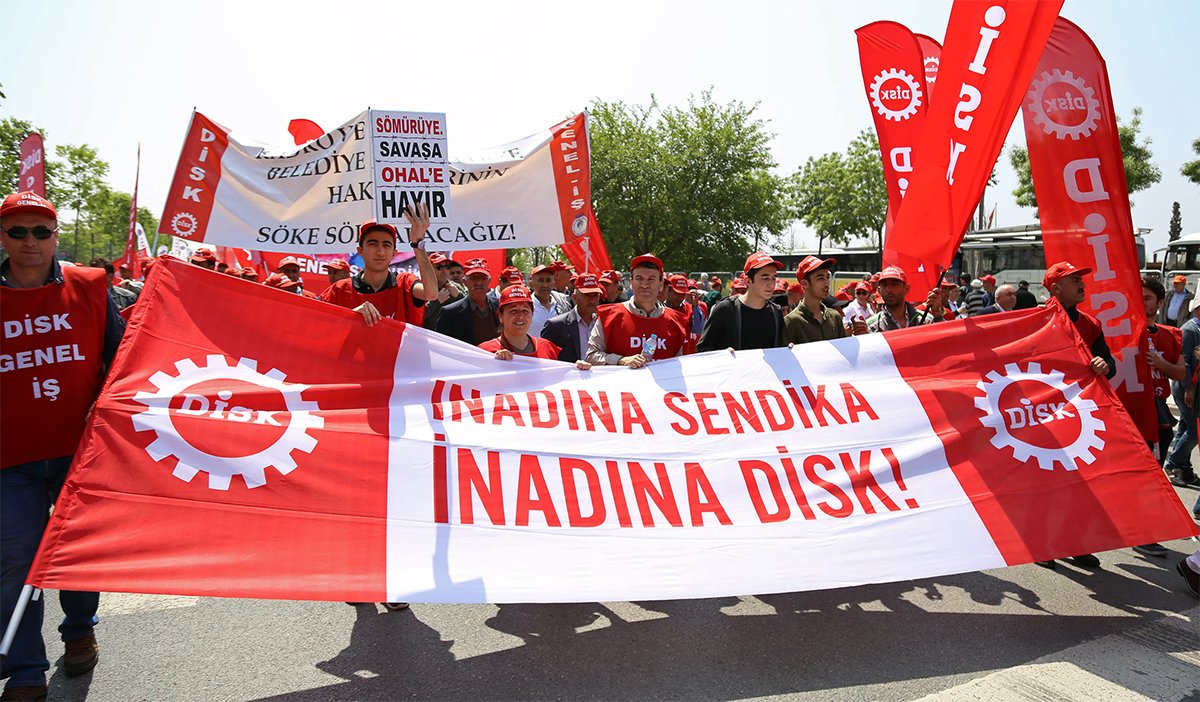 hatmedya's tweet photo. Türkiye'de işçi sendikalaşma oranı yüzde 13,8 olarak açıklandı.

Çalışma ve Sosyal Güvenlik Bakanlığı'nın Temmuz 2026 istatistiklerine göre, Türkiye'deki 17 milyon 630 bin 475 işçinin 2 milyon 432 bin 789'u sendika üyesi. Bu durum, işçilerin yüzde 13,798'inin sendikalı olduğunu gösteriyor. Buna karşılık, 15 milyon 197 bin 686 işçinin herhangi bir sendikaya üyeliği bulunmuyor.