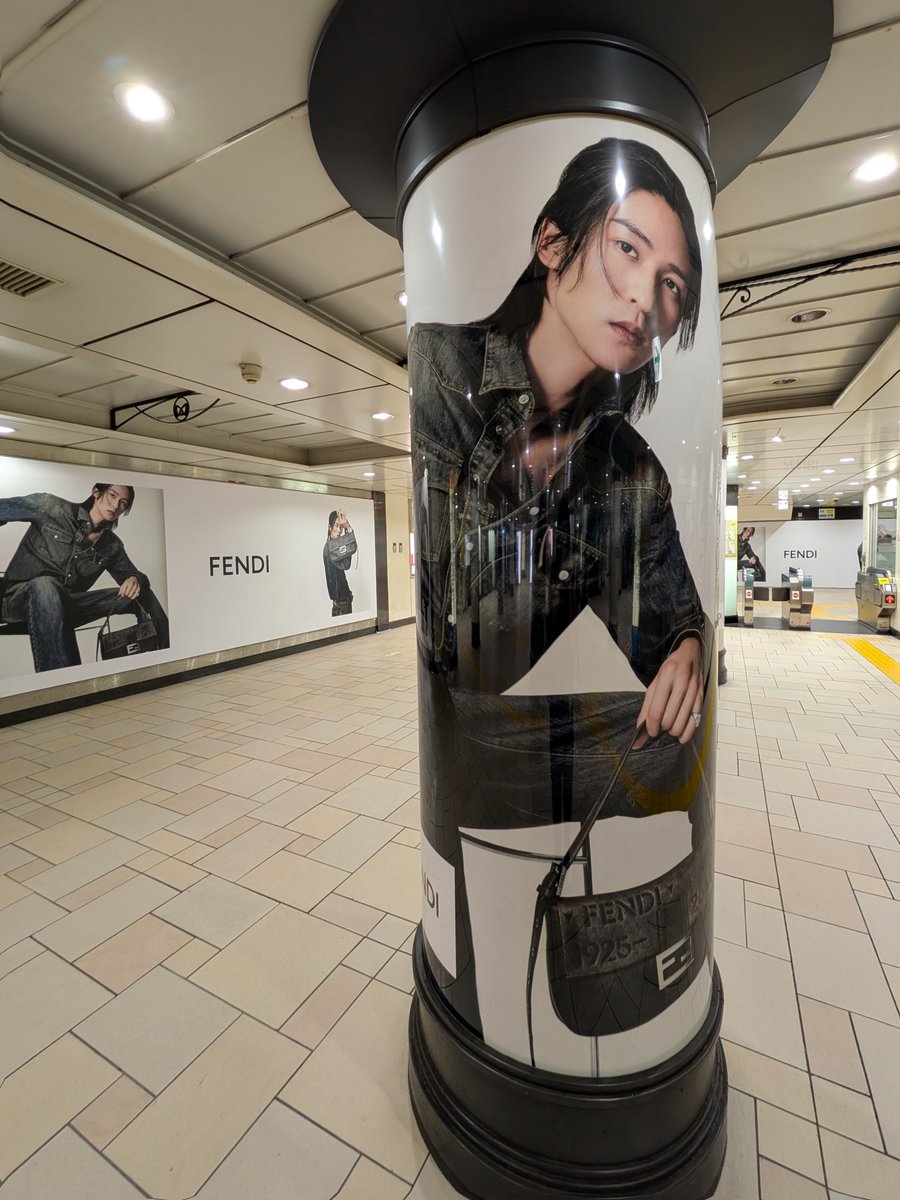 snow_tiwawan's tweet photo. 表参道駅のFENDI目黒くん

圧巻でした！

#FENDI #RenMeguro #目黒蓮
#FendiFW26 https://t.co/1VWTqFgCDT