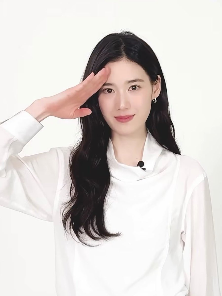 eunj1124's tweet photo. 조각상이 왜 여깃죠 https://t.co/QtLTgLwJFX
