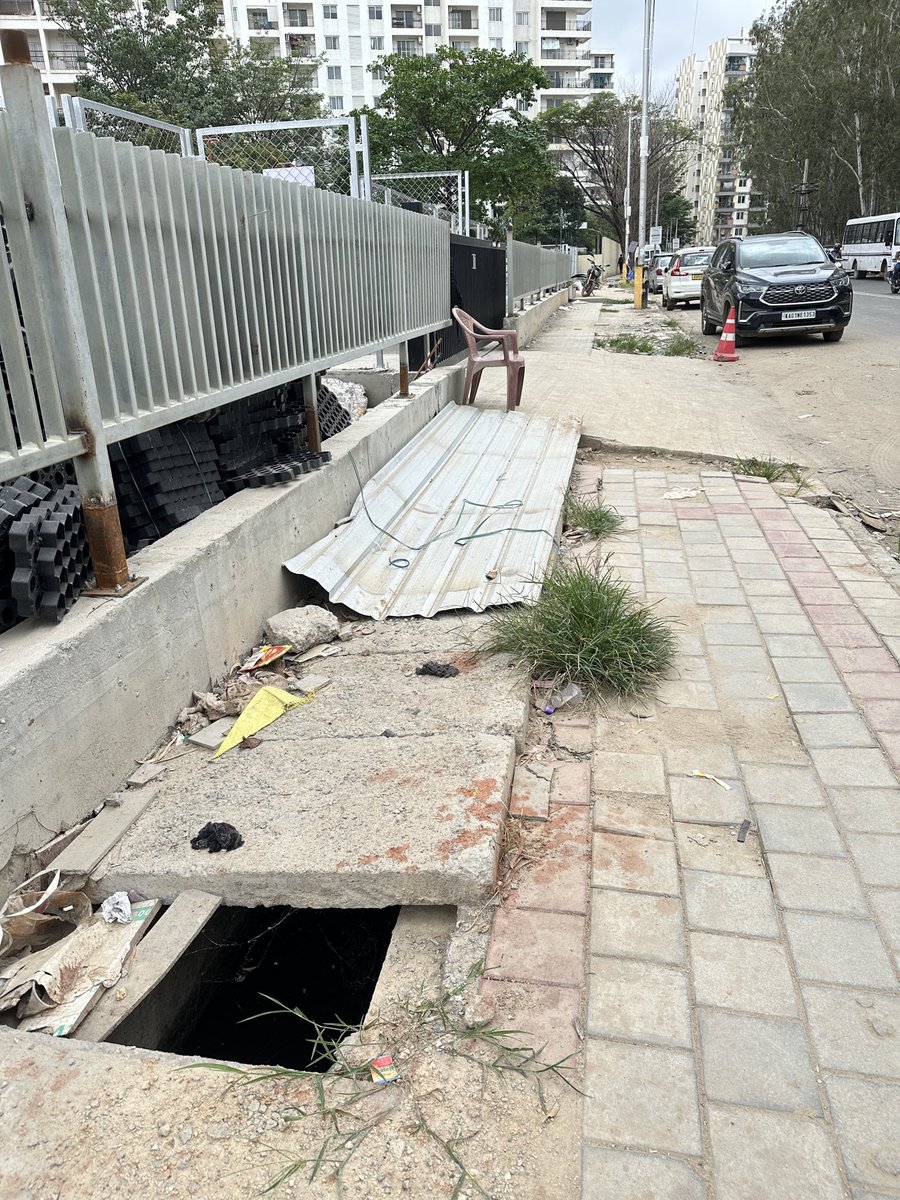 evilshantanu's tweet photo. Footpath behind ecoworld Doddakannelli road. Brookfield properties construction keeps breaking it. They need to be fined 

@krishnabgowda https://t.co/VG5gjBPlbZ