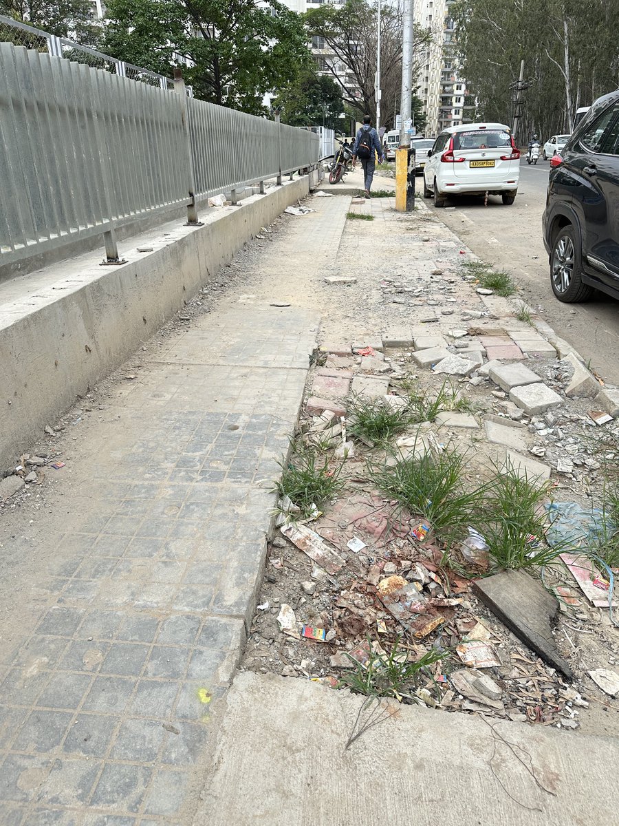 evilshantanu's tweet photo. Footpath behind ecoworld Doddakannelli road. Brookfield properties construction keeps breaking it. They need to be fined 

@krishnabgowda https://t.co/VG5gjBPlbZ