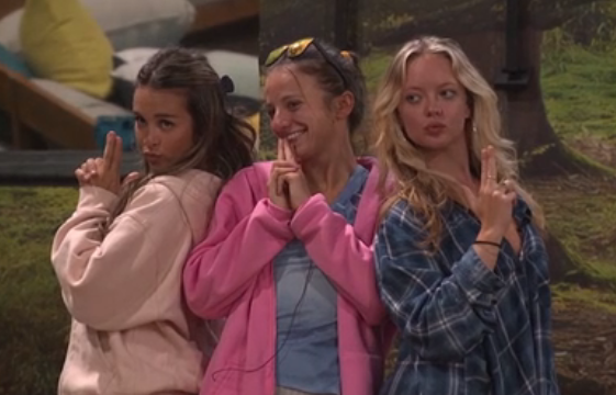 pokaemonn's tweet photo. "put up a finger gun if youve all been on the block by week 2" #bb28 https://t.co/WJ8jXrPWCd