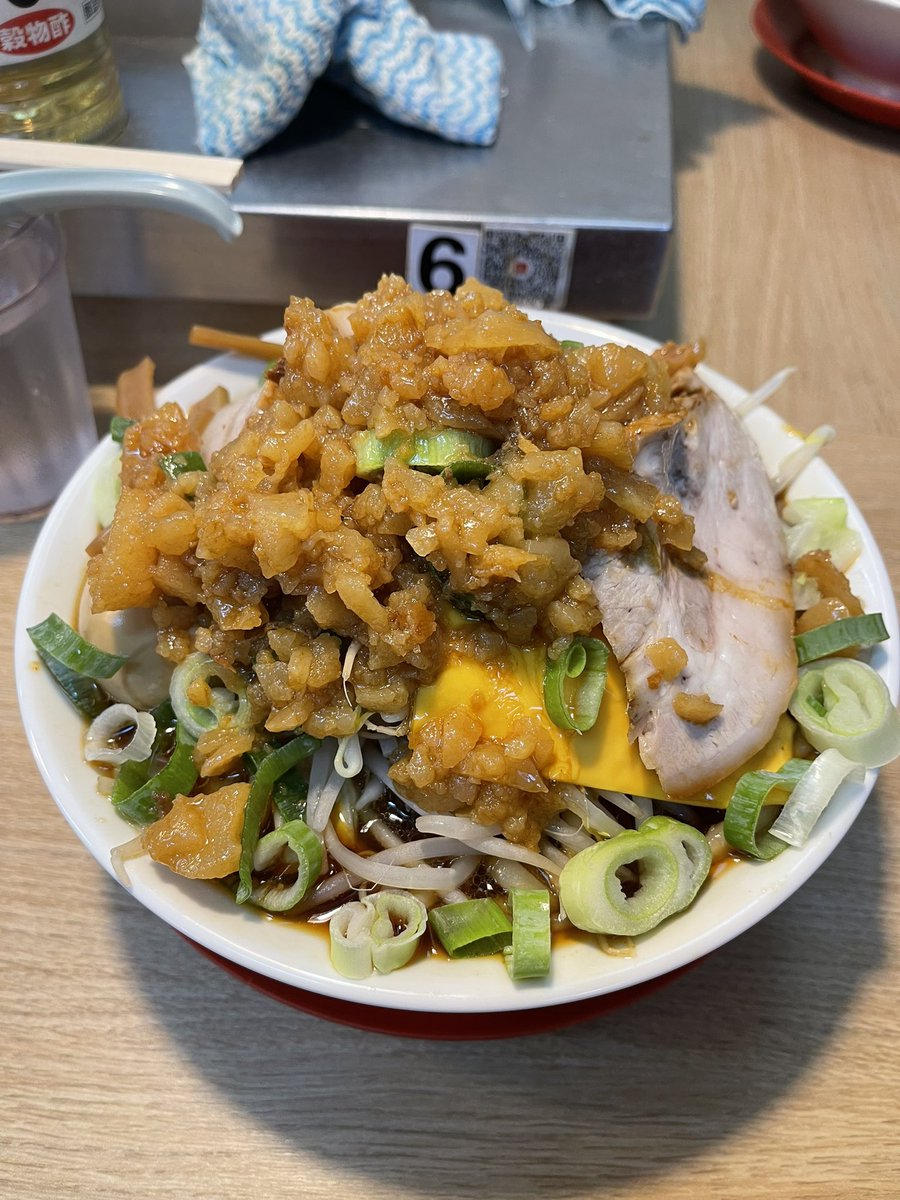 peromeeting's tweet photo. らーめんやまちゃん イッちゃん店 https://t.co/VfQQOrQw98
