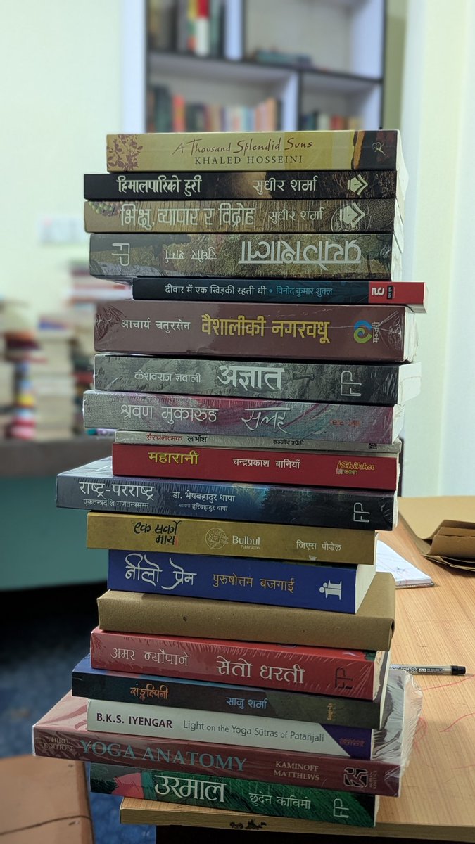 booksphere___'s tweet photo. What's people reading???
Getting todays order ready! If your ordered book makes an appearance just say 'hi'. 
#booktwitter #giftabook #buyabook #smallbusiness https://t.co/fqIlteiix9
