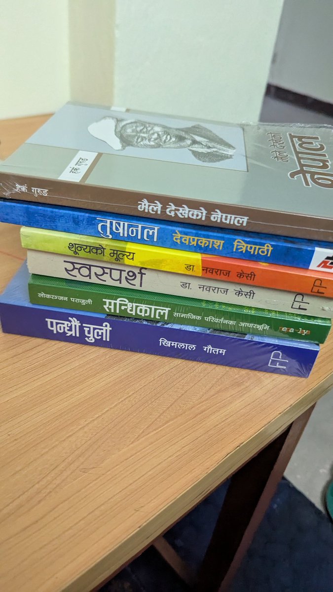 booksphere___'s tweet photo. What's people reading???
Getting todays order ready! If your ordered book makes an appearance just say 'hi'. 
#booktwitter #giftabook #buyabook #smallbusiness https://t.co/fqIlteiix9