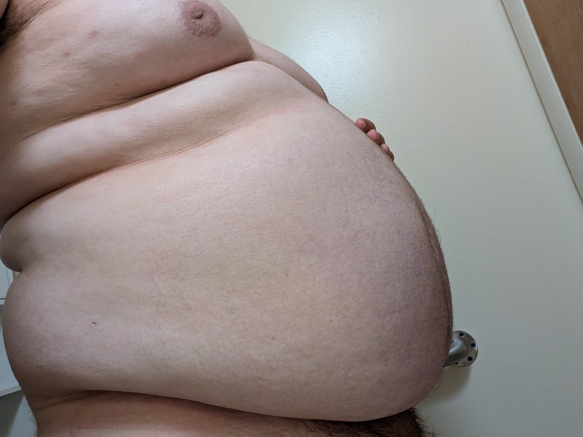 horse_pudding's tweet photo. Post Chinese buffet belly, I love stuffing myself like crazy till it's hard to breathe then waddling myaelf outta there, full of pepper chicken and happiness 🥰 https://t.co/g1B94E6ny8