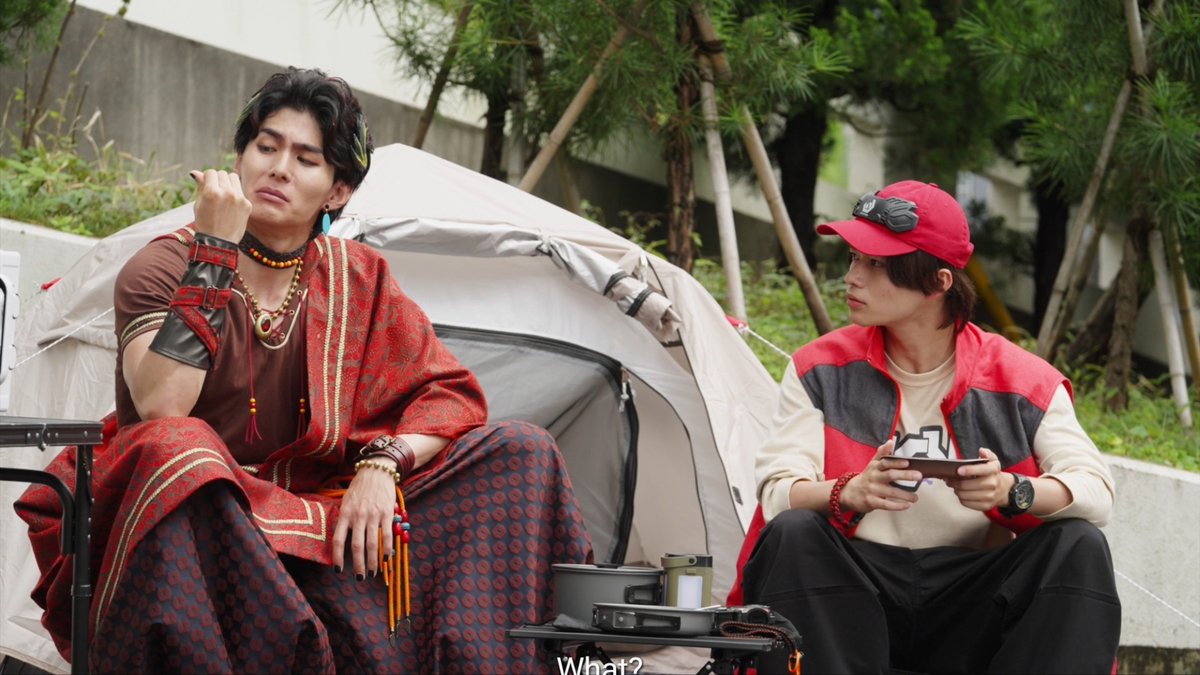 xramui's tweet photo. me puse a pensar, ahora que viajan y exploran juntos, como le hacen para dormir? Shout hace que Enkaku duerma afuera de la tienda de acampar o entran los dos pero están algo apretos adentro por el espacio 🤔 https://t.co/f7iW6aAMK3