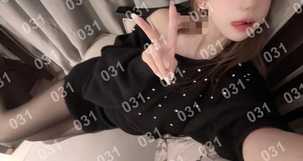 ScopoSale's tweet photo. #黔南

#贵州

和你在一起，就像是在云端漫步，轻盈而美好，可一旦失去，那坠落的感觉将让我痛不欲生。

琏係👉🏼❌：@RLA456123（失联看主页第一条帖子，转发或者截图页面可效率通过）

黔南布依族苗族自治州都匀市文峰广场 https://t.co/zGYqCIsXy7
