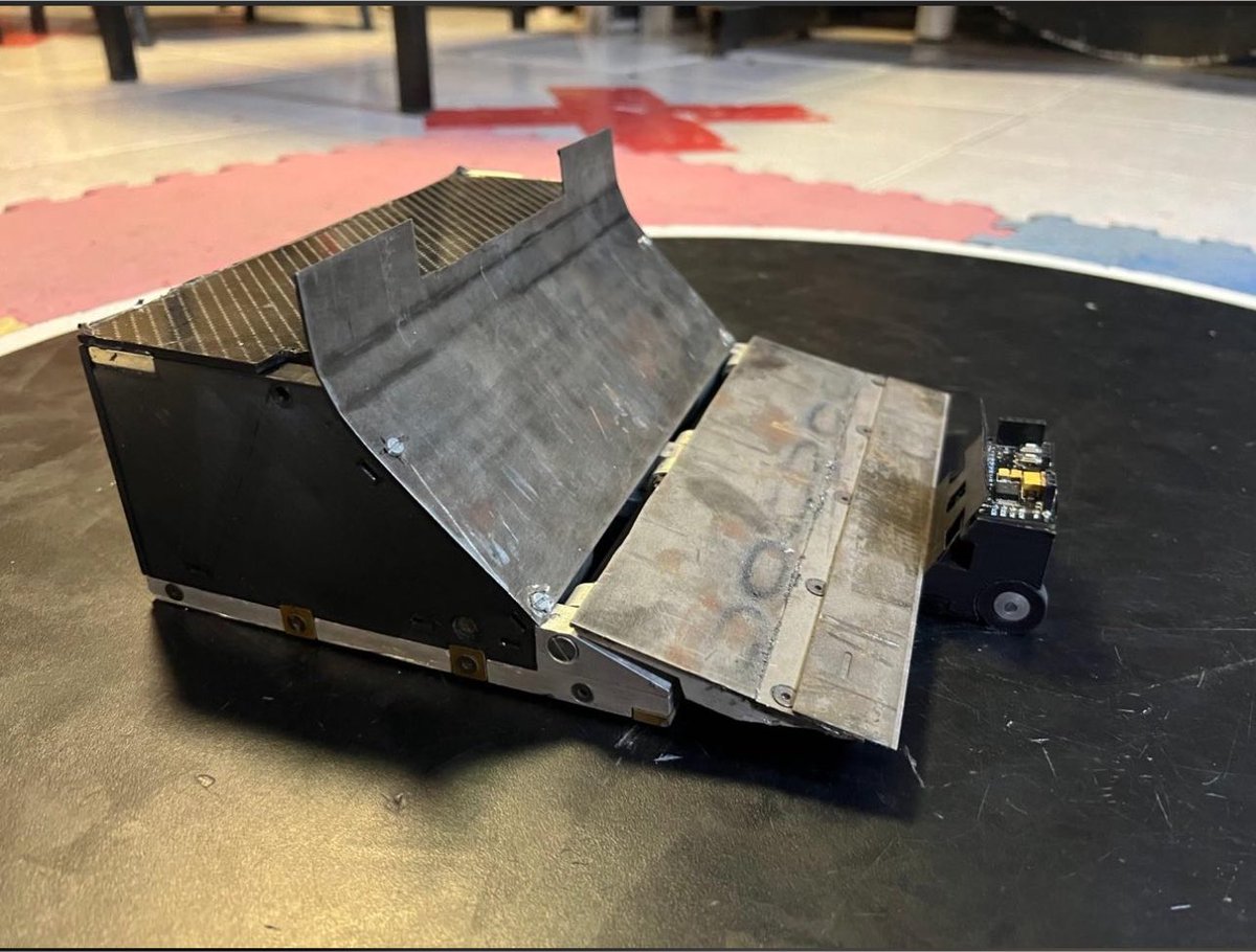 alv_daniel1's tweet photo. Things that can happen A 100g object lifting a 3kg object.

They would be better off with me.

I don't know who stole them, but one day I'll find them. https://t.co/1qhzI1gjVi