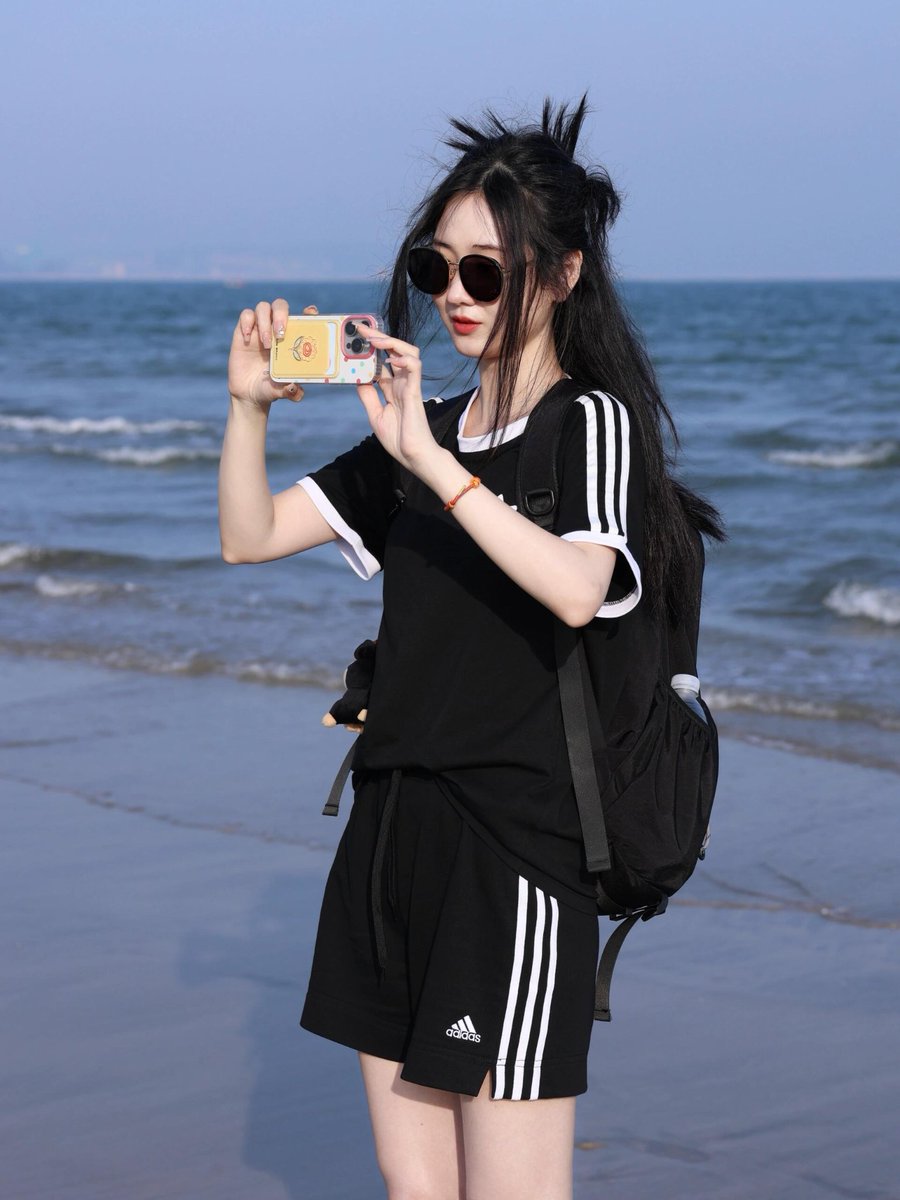 CreamHush's tweet photo. Wore my black gym set to the beach, waves rolling in over the sand. Snapped a few pics, wind messing up my hair but somehow it works. Simple, comfy, and just feels right 🌊🖤 https://t.co/0hIBZiGeaz