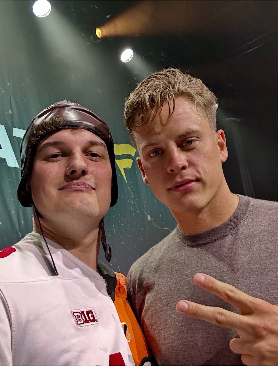 BurrowDailyHQ's tweet photo. 📲 | More of Joe Burrow from Fanatics Fest NYC

via @/brycecasual on IG https://t.co/UEA4t0wJbj