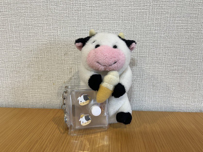 sofushi2525's tweet photo. エステーさん、
ぜひシール交換お願いしますﾓ〜🐮✨

#ぬいぐるみ #ぬい撮り #シール帳 https://t.co/4xzBsSDz7B