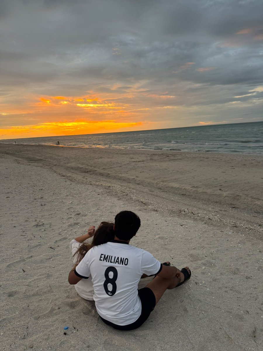 valembarrioss's tweet photo. por siempre juntos ❤️ https://t.co/IUIodtgAWn