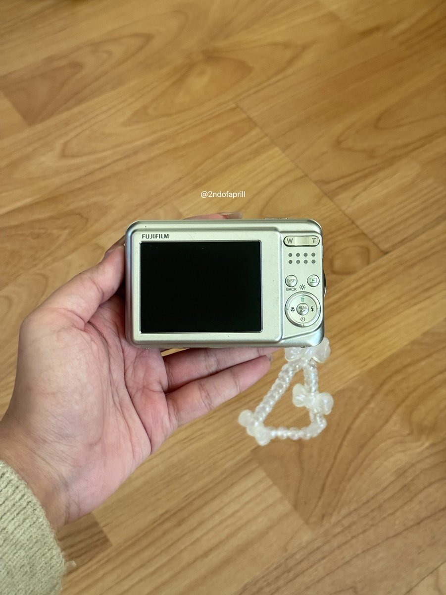 2ndofaprill's tweet photo. 💌 ส่งต่อกล้อง fujifilm finepix a170 
-  สภาพดี โทนขาว ปรับได้หลายโหมด
2200 บาทรวมส่ง นัดรับสยาม แฟชั่น
เพิ่มเติม dm

#กล้องดิจิตอลมือสอง #ส่งต่อกล้องดิจิตอล #กล้องดิจิตอล #fuji https://t.co/9qKnhUyjPj