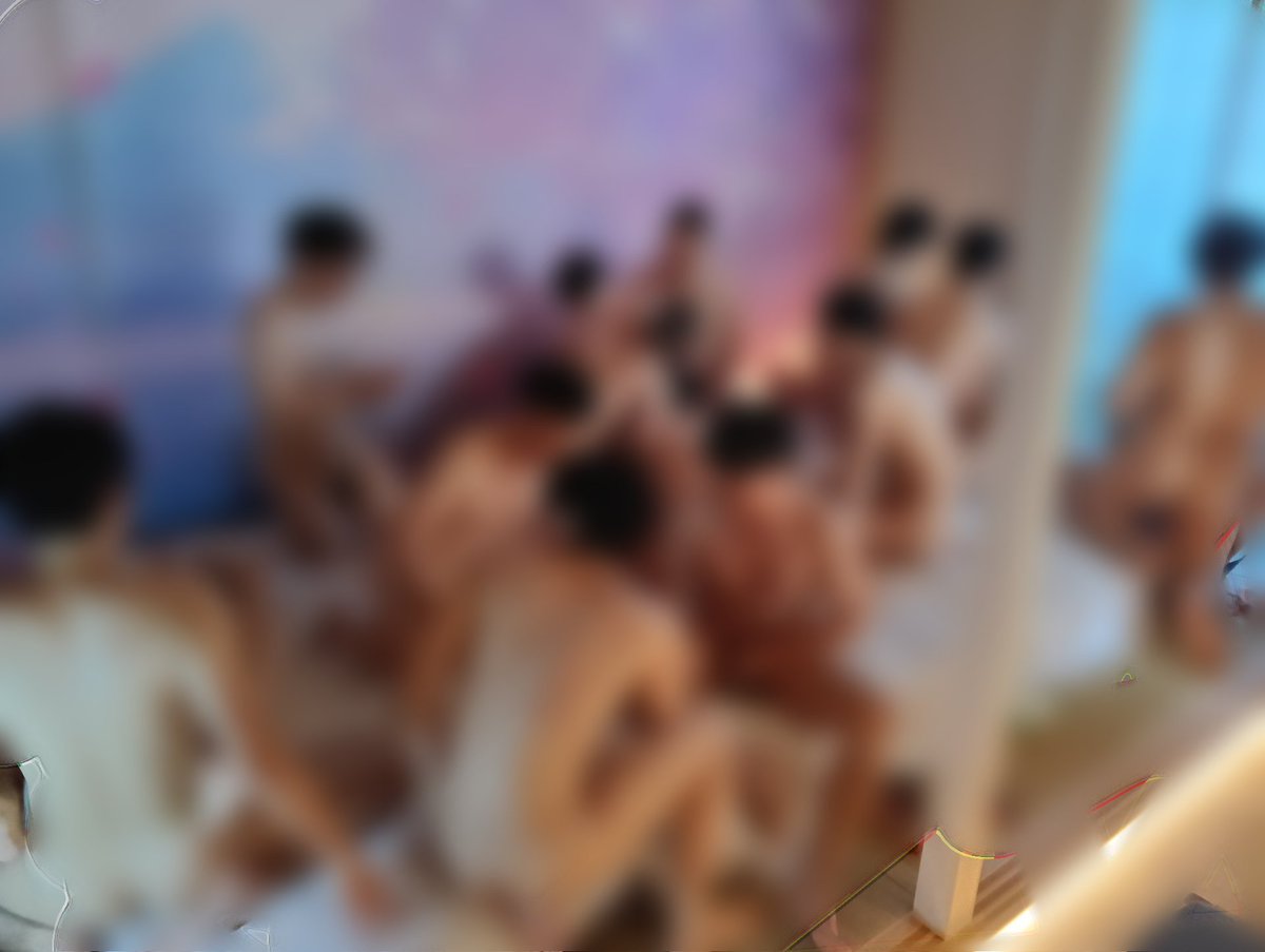 fuk_rei5's tweet photo. 【複数・乱交エントリー数】
　　7/28現在のエントリー数

・8/8(土),11(祝)　福岡(博多周辺)
100名以上のエントリー

・8/13(木)〜15(土)　大阪(新今宮)
150名以上のエントリー

福岡も大阪もまだ募集中ですの参加希望の方はDMへ！

リポストお願いします！ https://t.co/jTzwkQfIDE