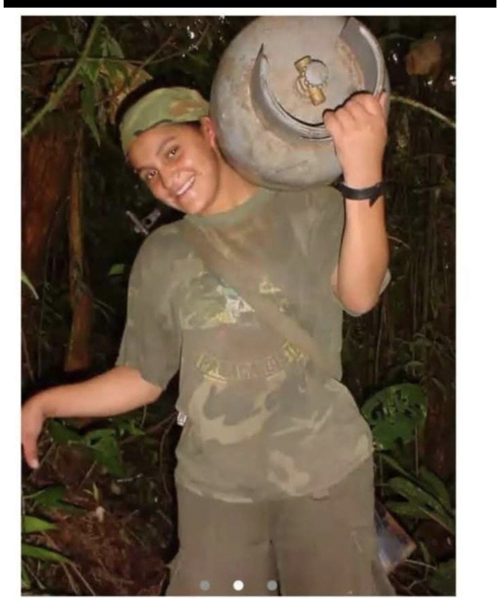 AsocamvicF's tweet photo. @estoescambio Le proponemos a la escritora la foto de la portada del libro  ! 
Niñas reclutadas, violadas y obligadas a abortar en las FARC .
Nos imaginamos que su libro es un homenaje a las victimas y no una romantizacion de actos salvajes contra mujeres.
@CorpoRosaBlanca 
@RedAdn 
@FevcolFed https://t.co/WPhlIggSqk