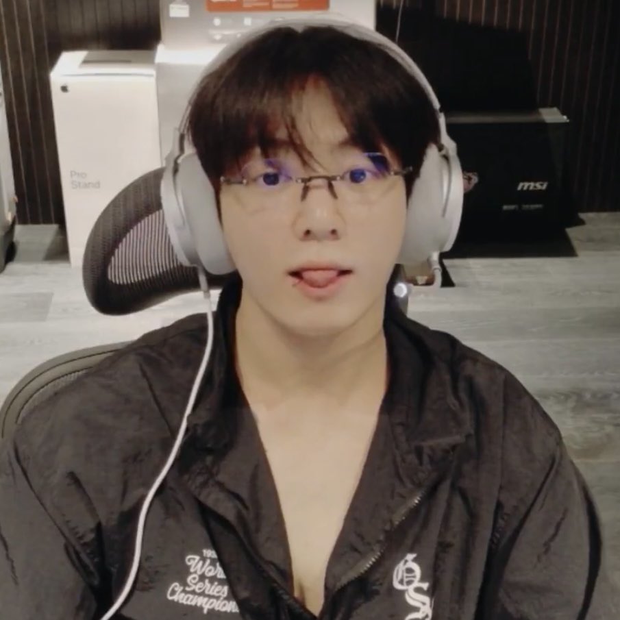 puppykoos's tweet photo. blep (˶•𐃷•˶) https://t.co/KlC1ovKvjp