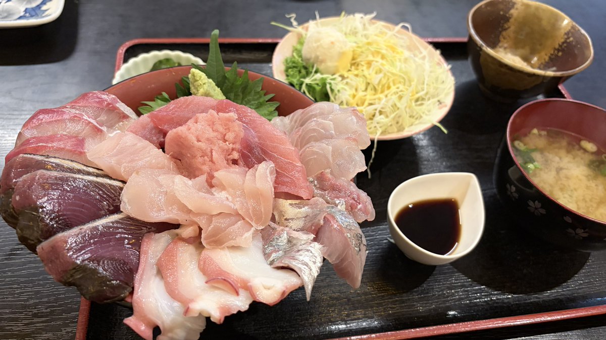mappal0123's tweet photo. 今日食べに来たところ、1,300円でこの定食食べれるのバグでしかない…おいしかった… https://t.co/2lTRf3AvZK